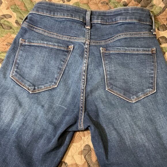 OLD NAVY, Rockstar, super skinny, mid rise,  seam up middle leg, size 4 - Picture 7 of 12
